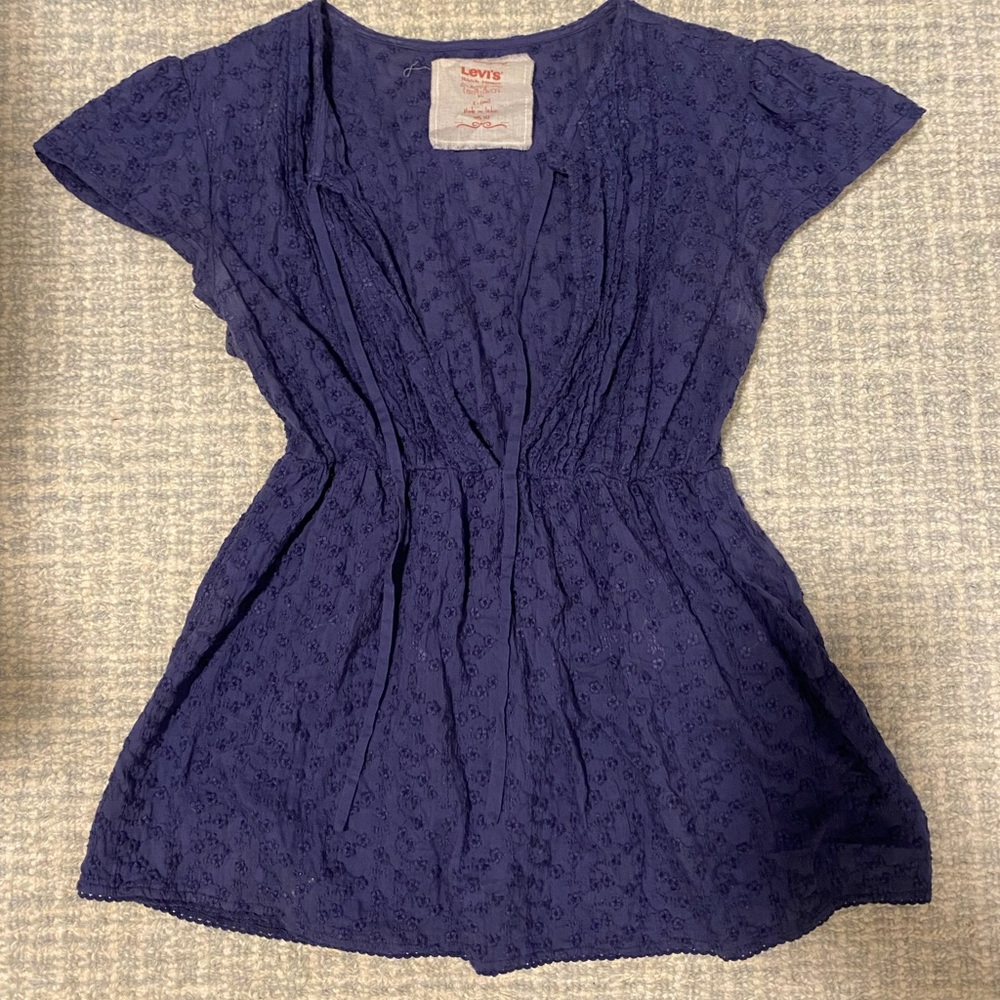 Levi’s Eyelet Top